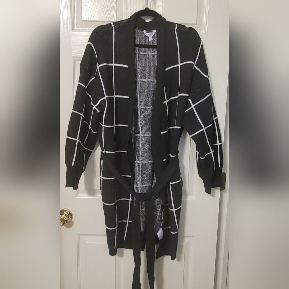 Warm sweater jacket with tie‎